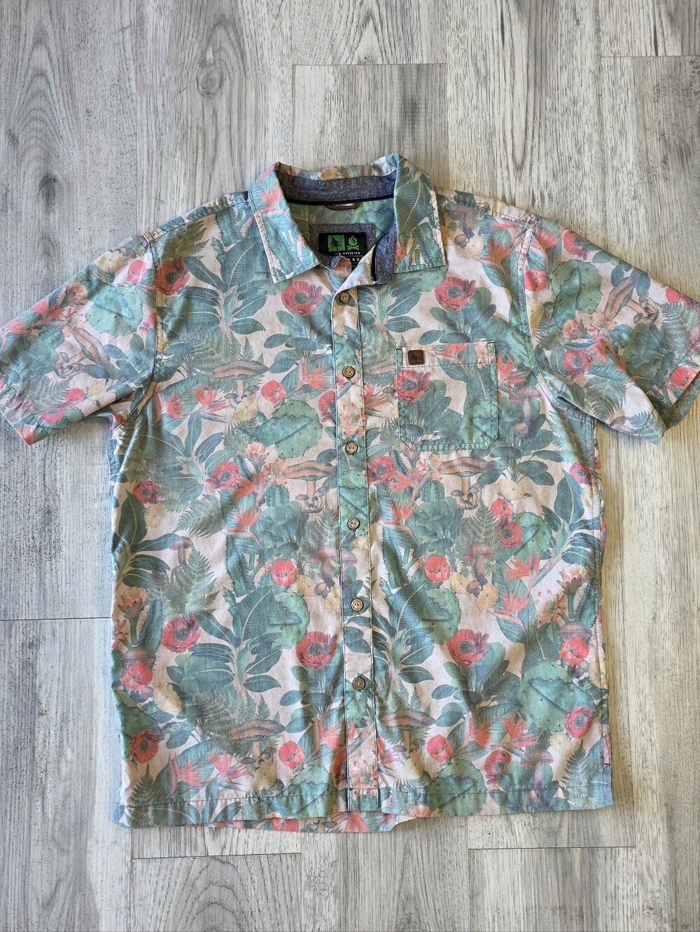 HippyTree Men’s L Tropical Floral Button Up Shirt